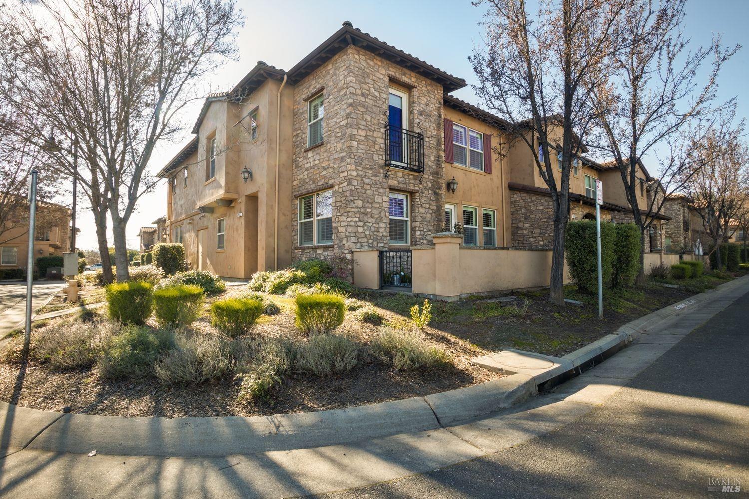 175 Stonegate Cir #C