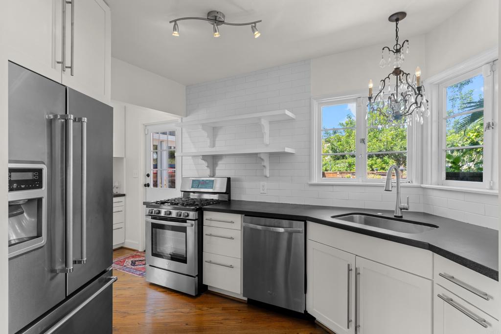 5504 Linda Rosa Avenue