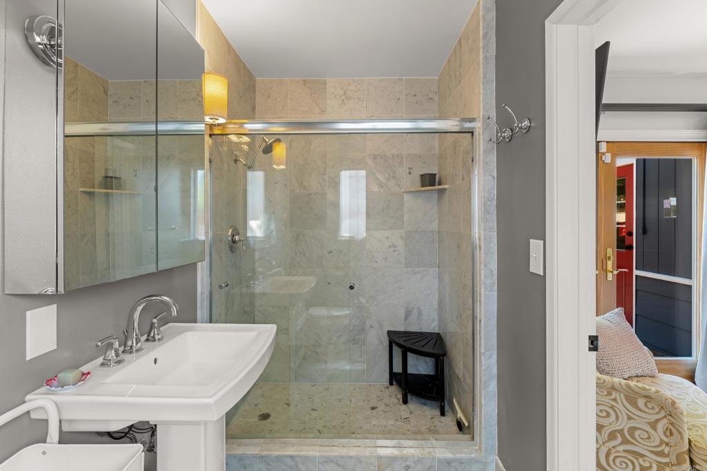 5504 Linda Rosa Avenue