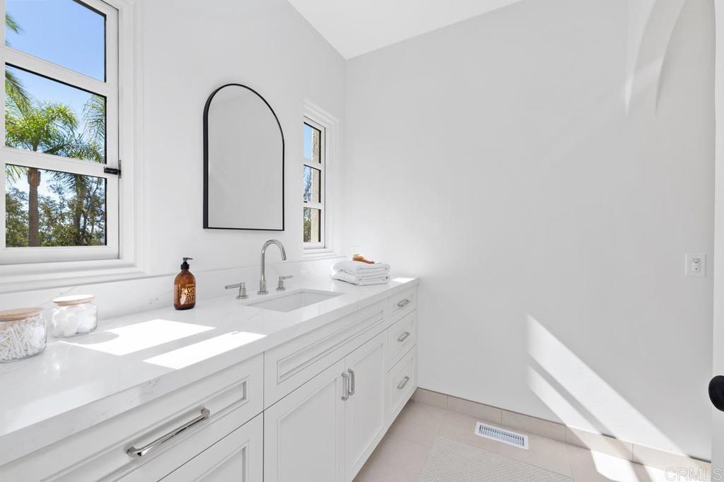 16734 Via De Santa Fe