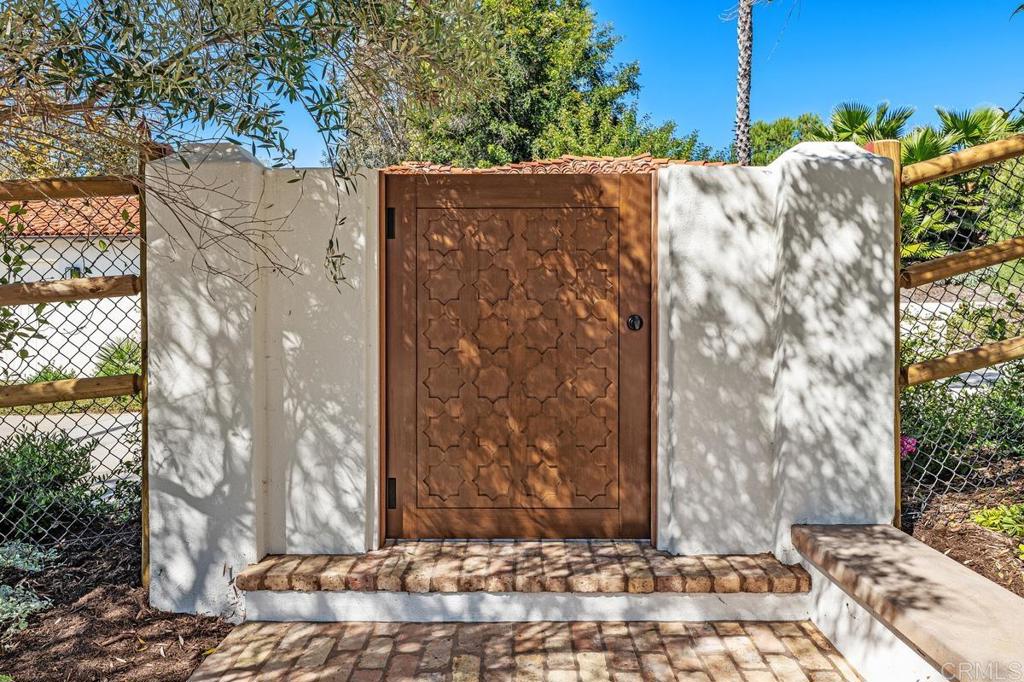 16734 Via De Santa Fe