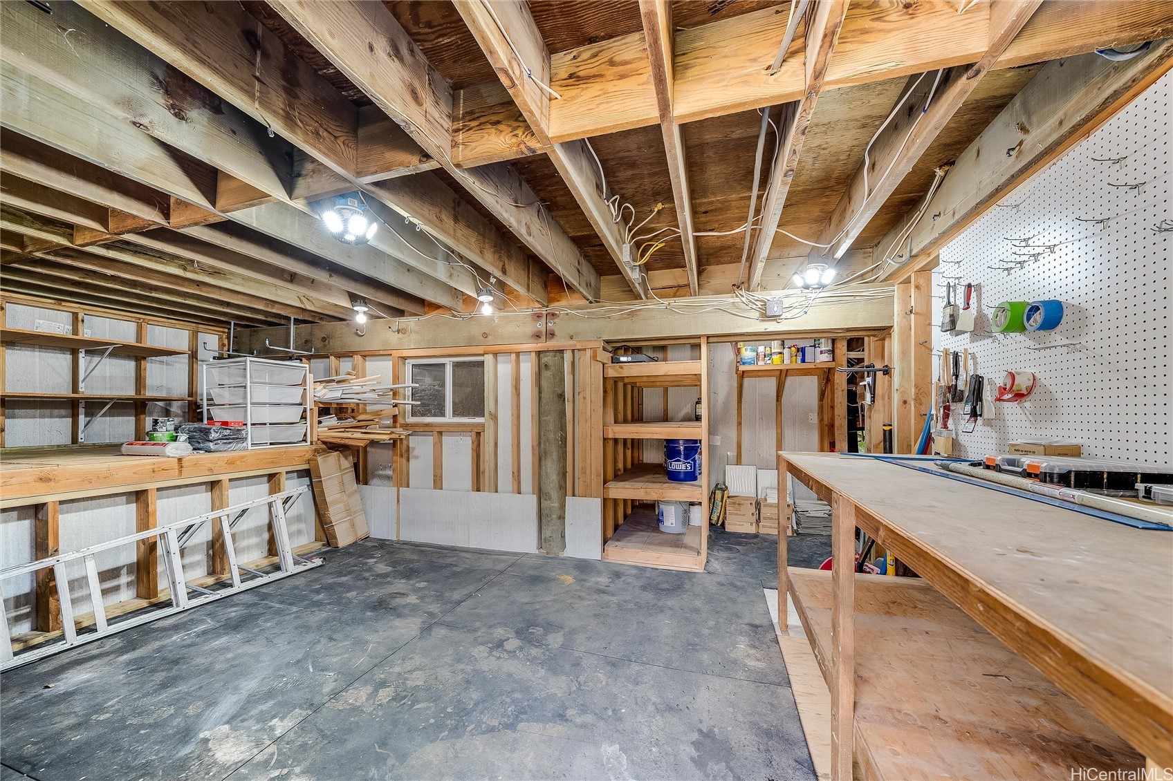 817 Ekoa Place