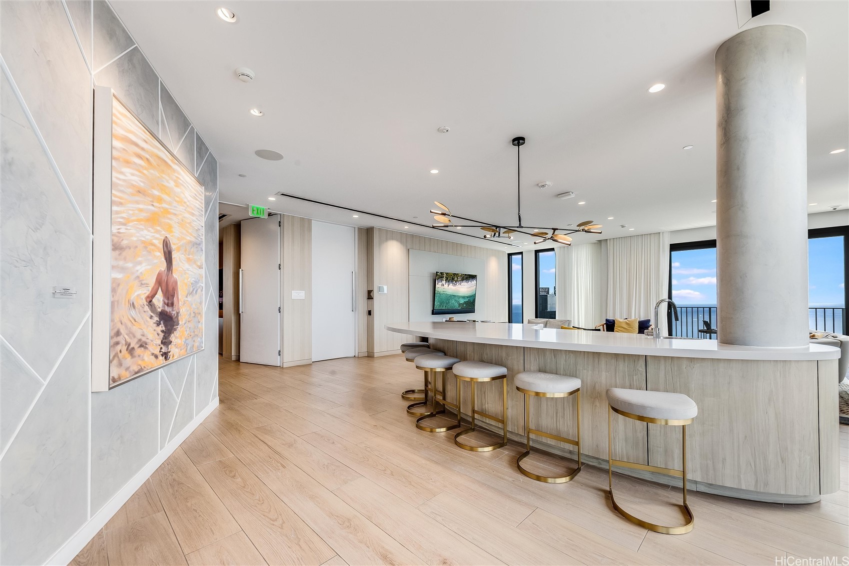 987 Queen Street 502