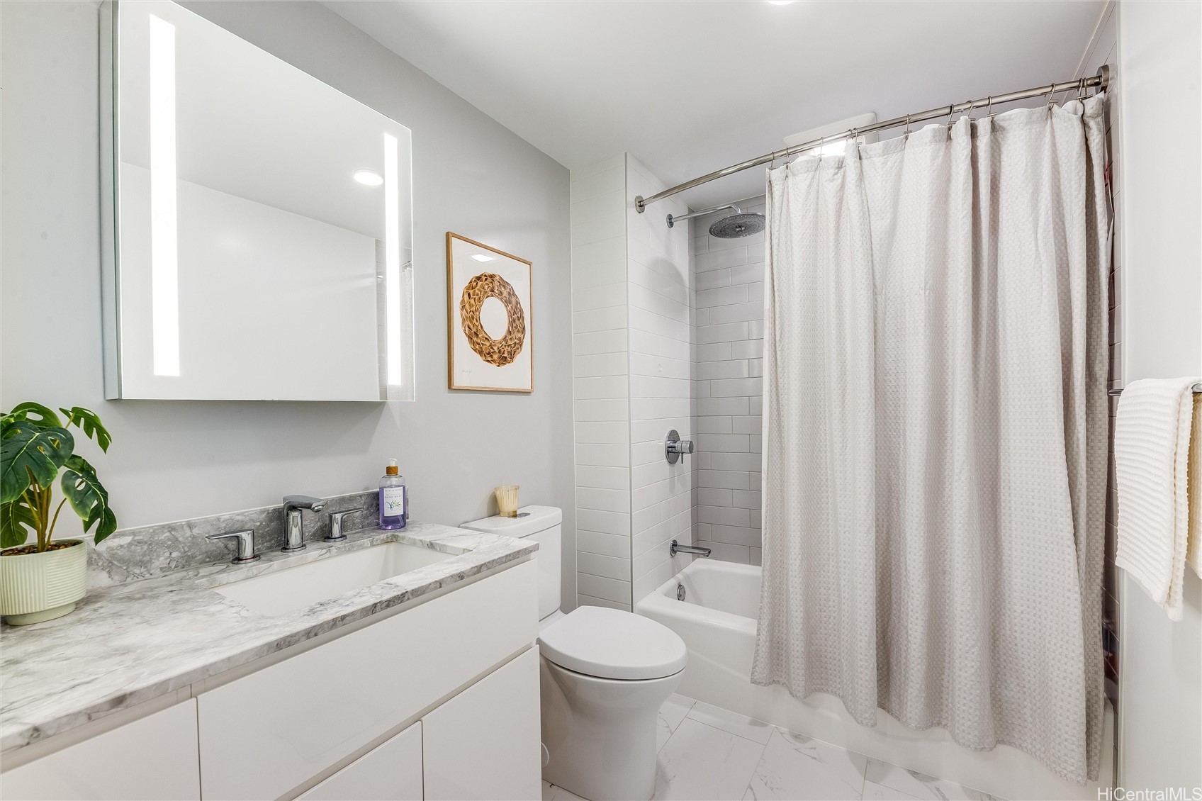 987 Queen Street 502