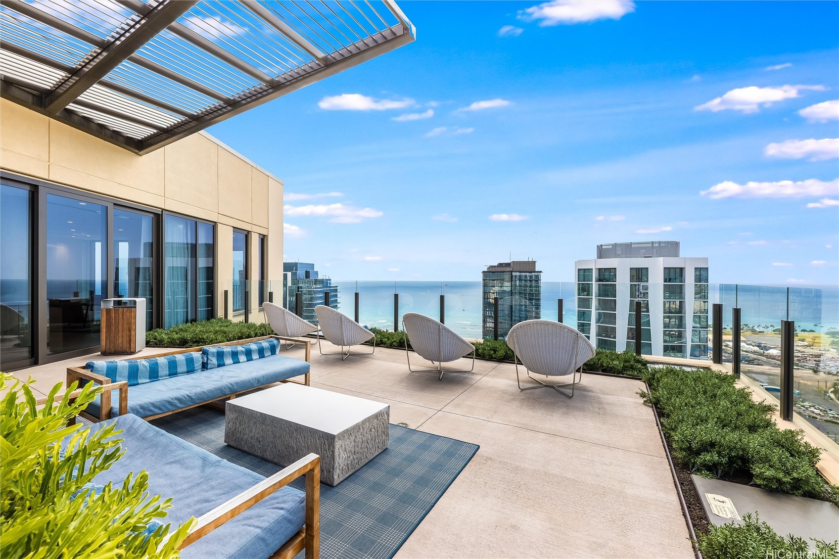 987 Queen Street 502