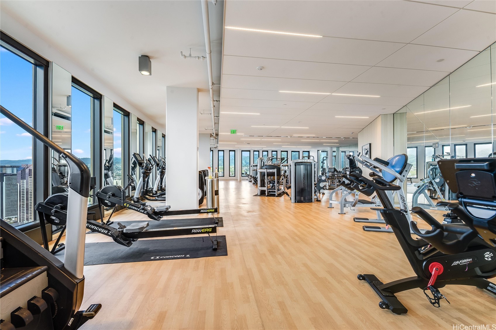 987 Queen Street 502