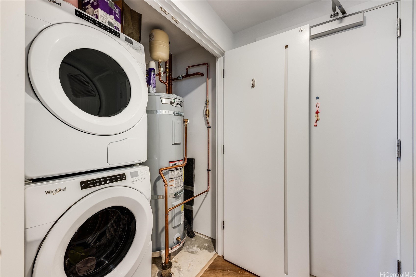 987 Queen Street 502