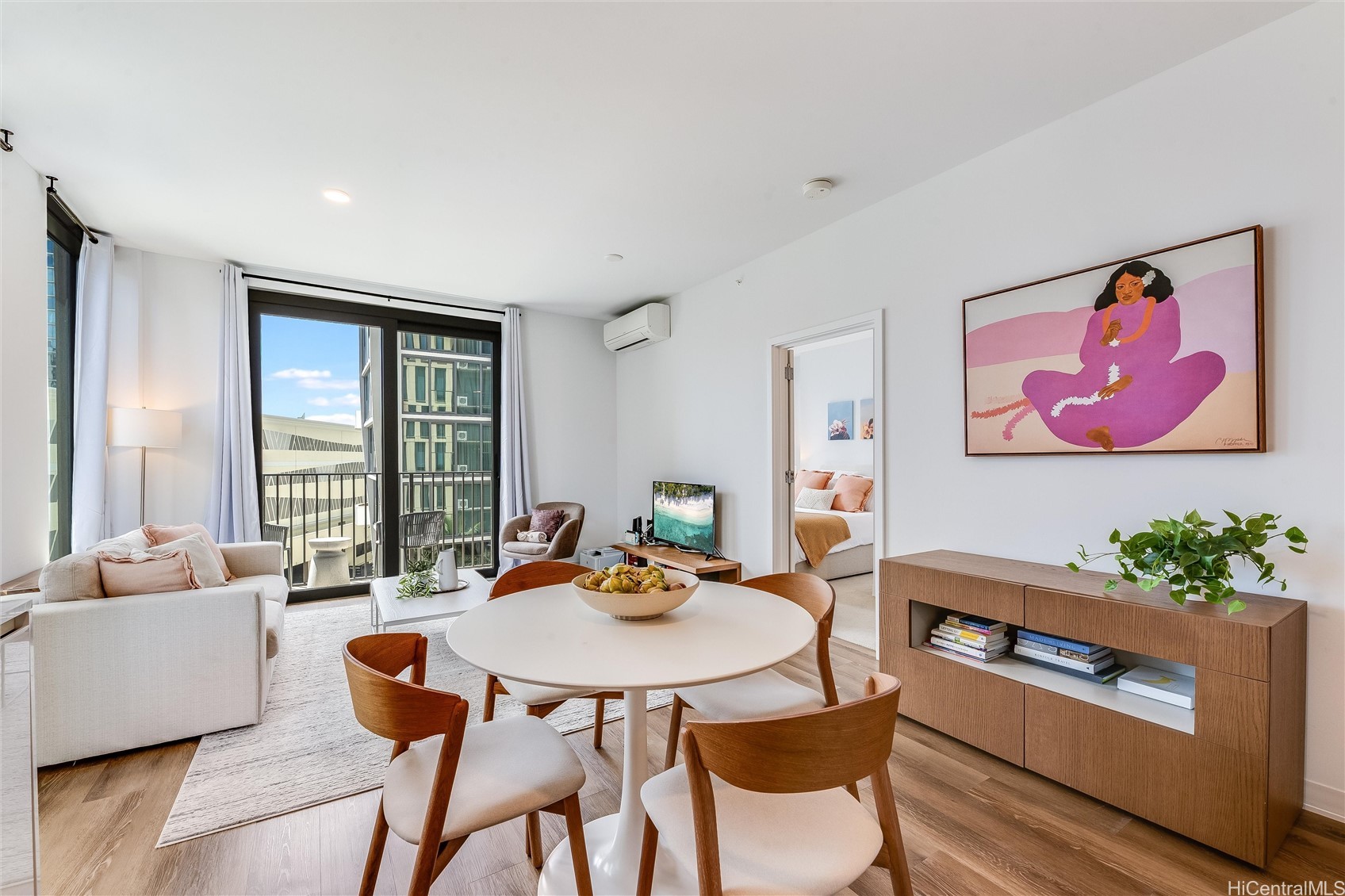 987 Queen Street 502