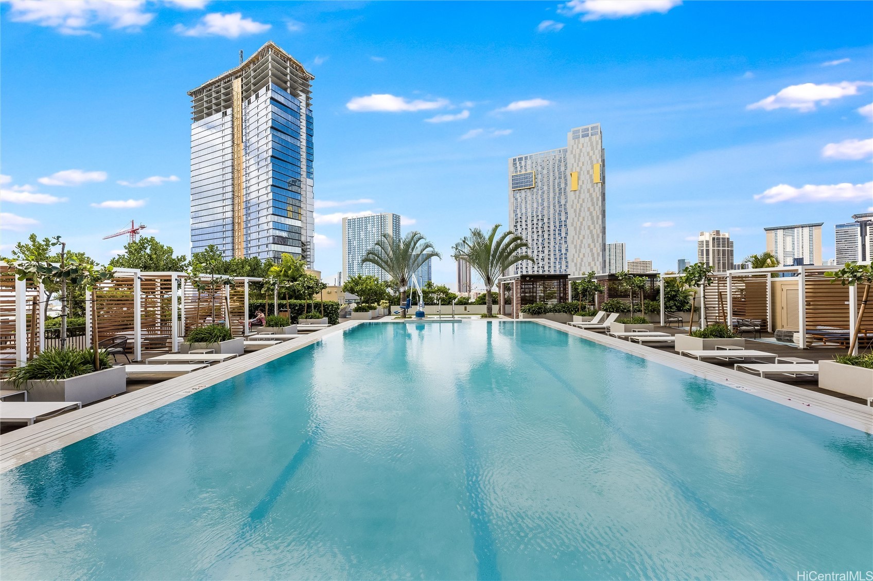 987 Queen Street 502