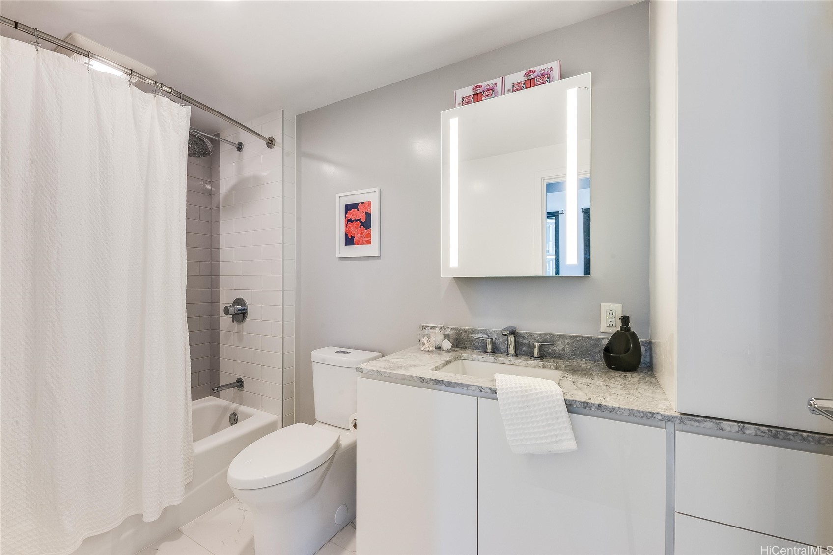 987 Queen Street 502