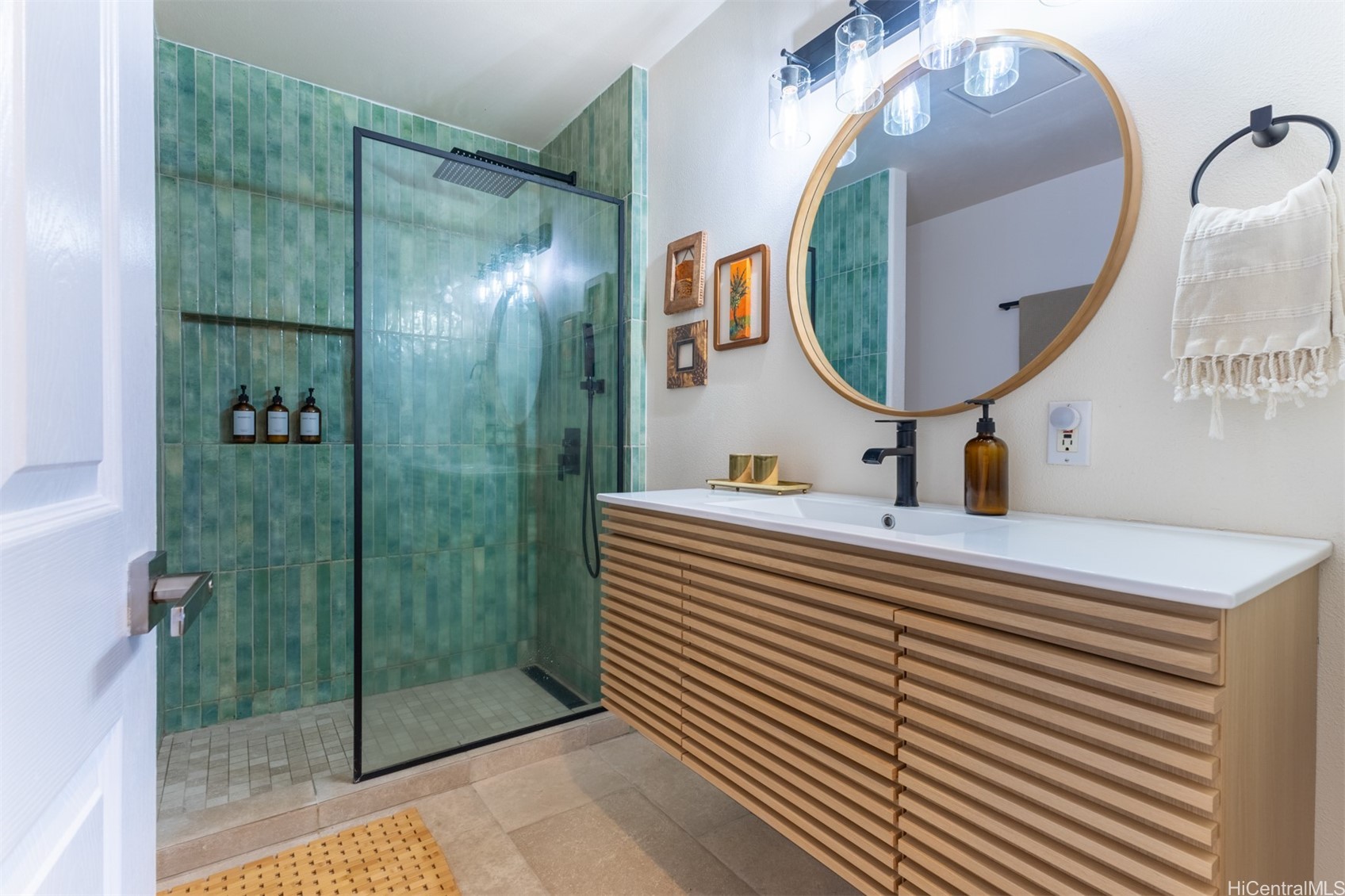 302 N Circle Mauka Street