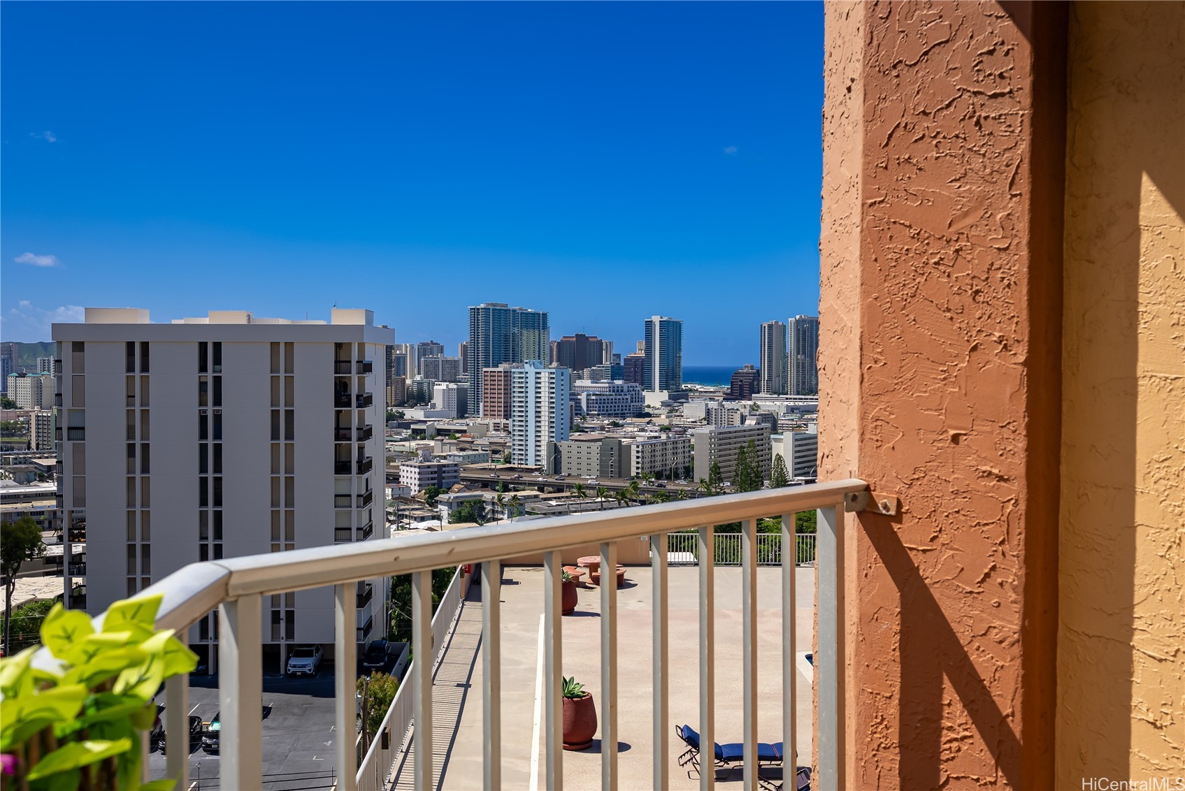 1031 Maunaihi Place 301