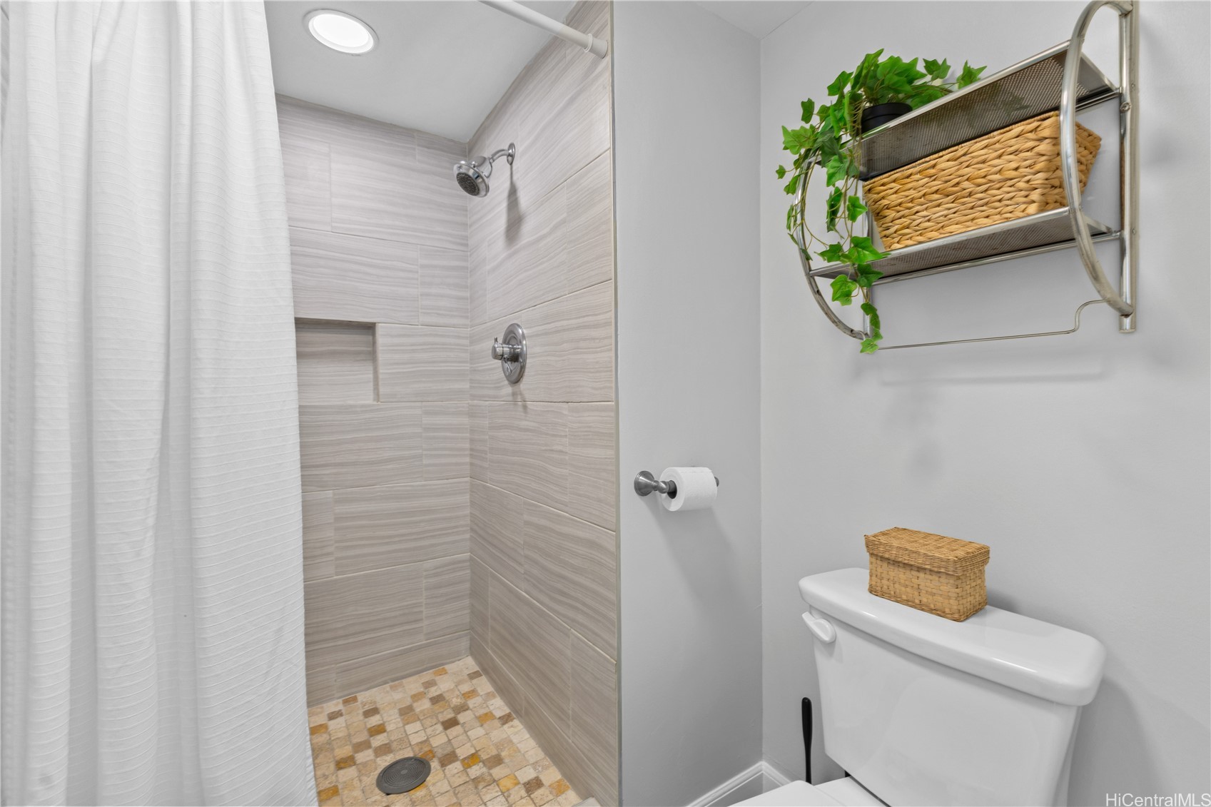 444 Kanekapolei Street 801