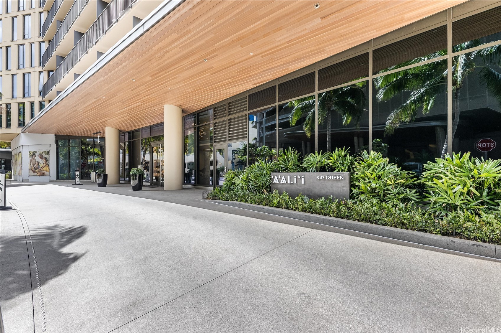 987 Queen Street 502