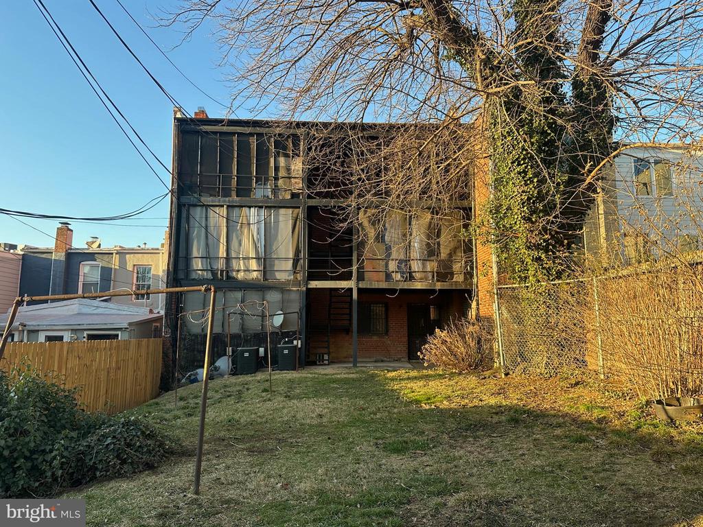 526 NEWTON PLACE NW