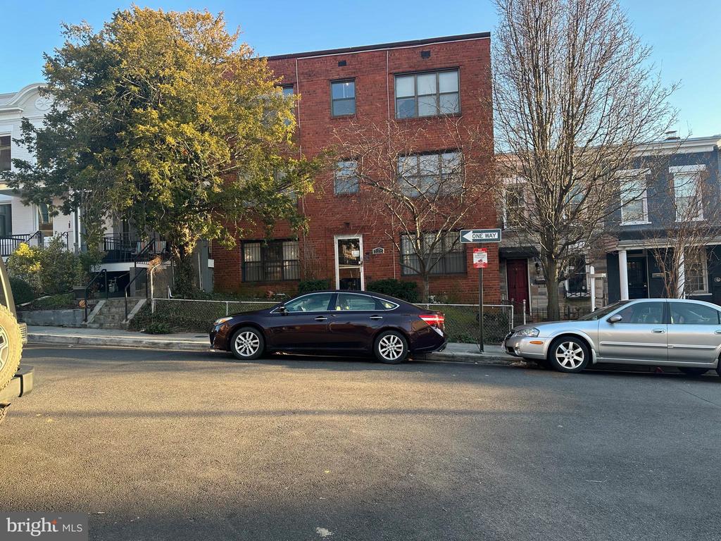526 NEWTON PLACE NW