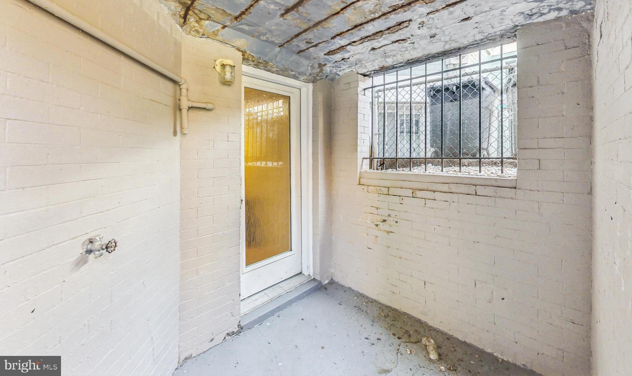 1469 MERIDIAN PLACE NW