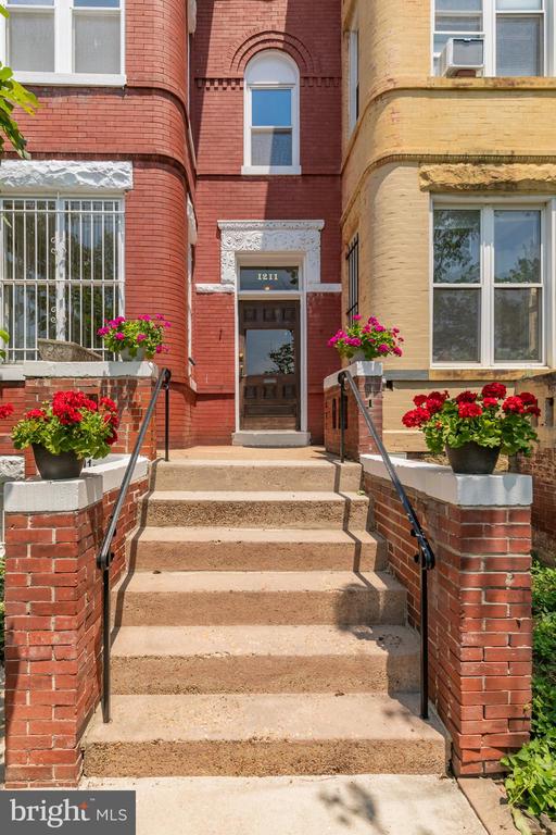 1211 KENYON STREET NW