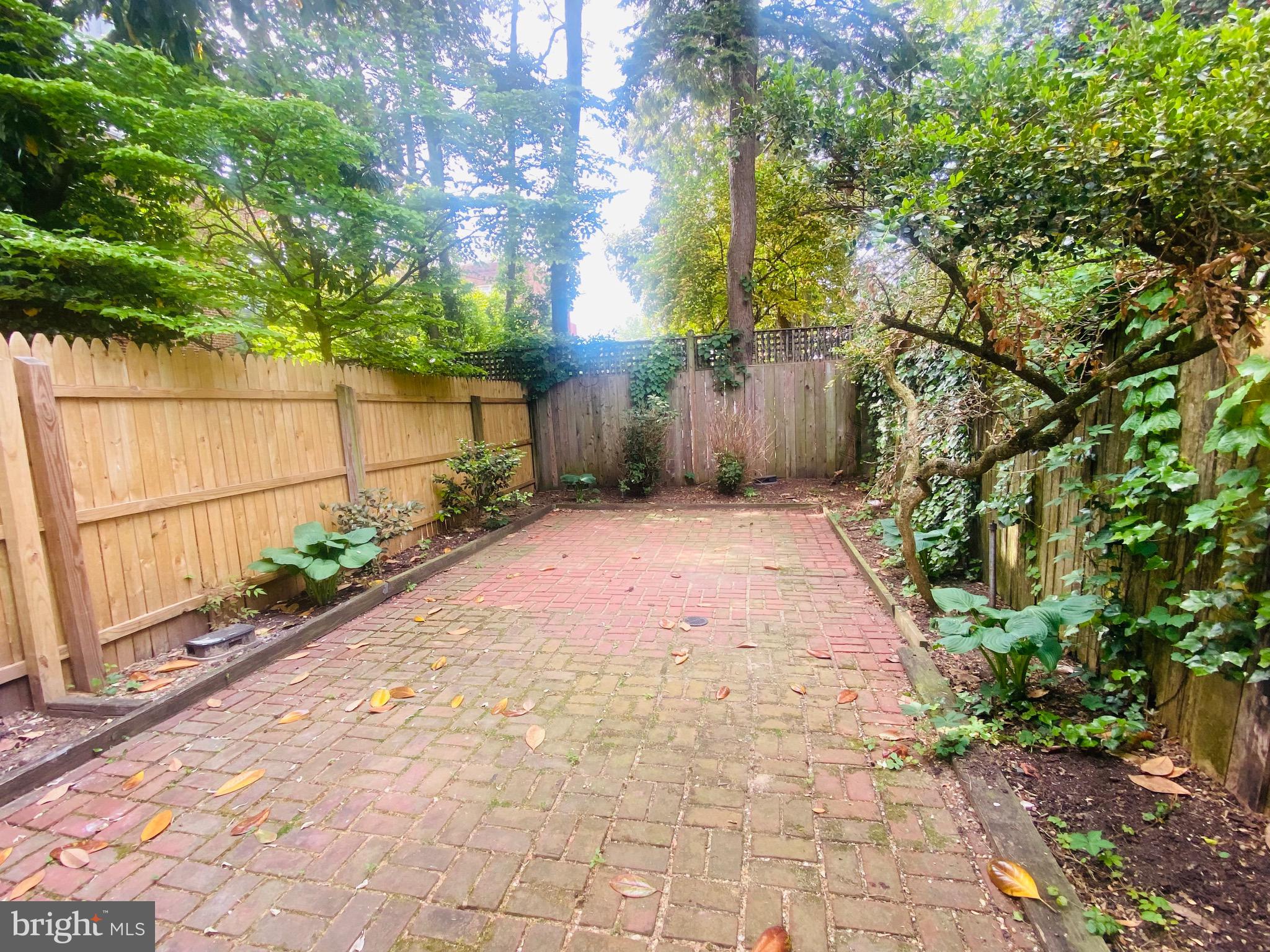 2512 1/2 EAST PLACE NW