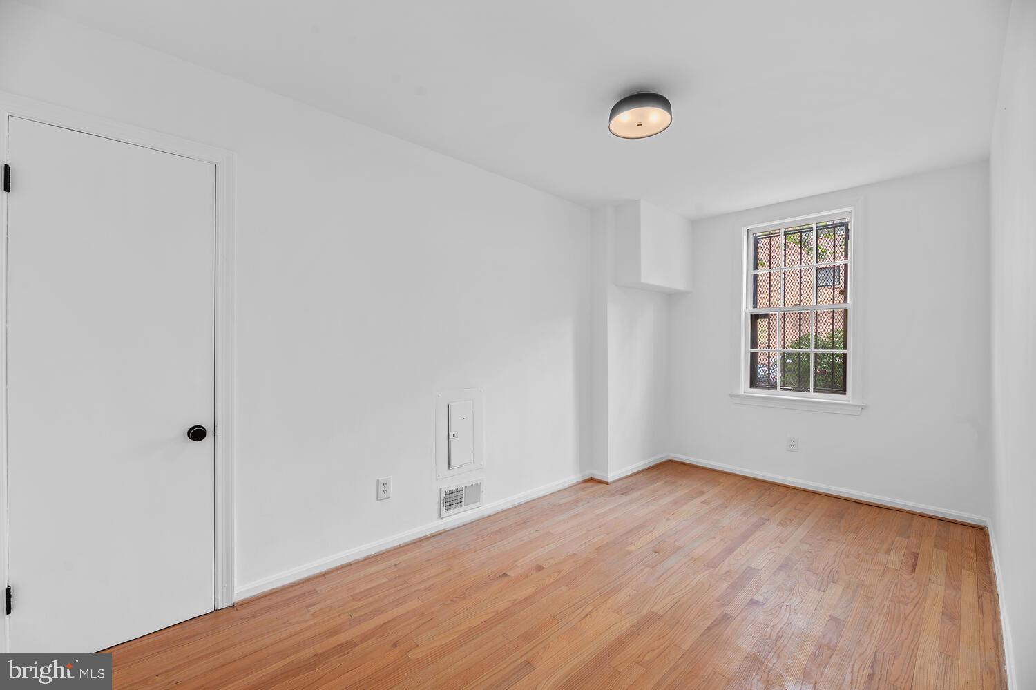 2512 1/2 EAST PLACE NW