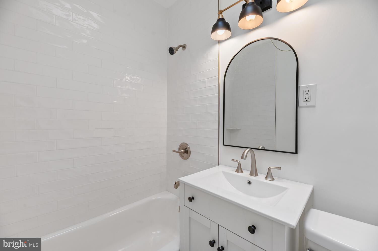 2510 1/2 EAST PLACE NW UPPER LEVEL