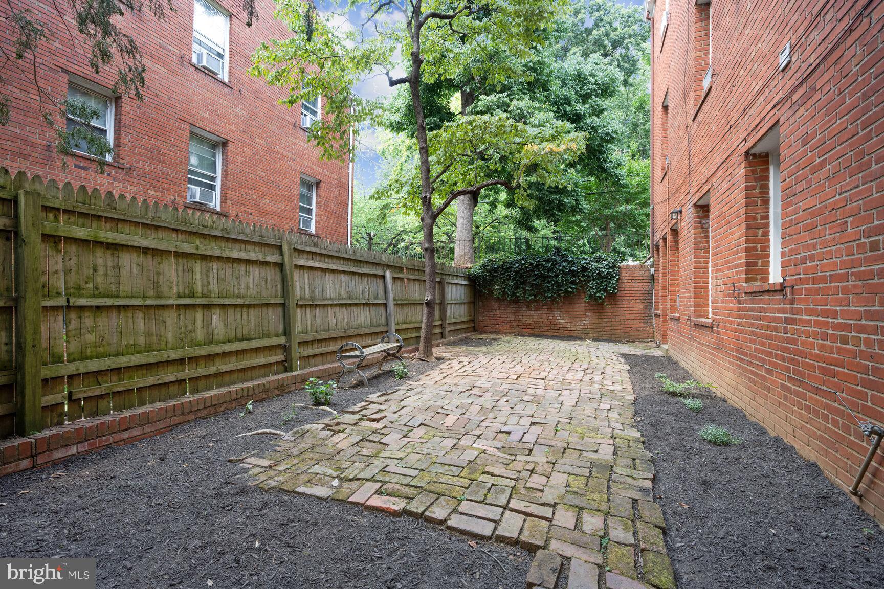 4024 CALVERT STREET NW