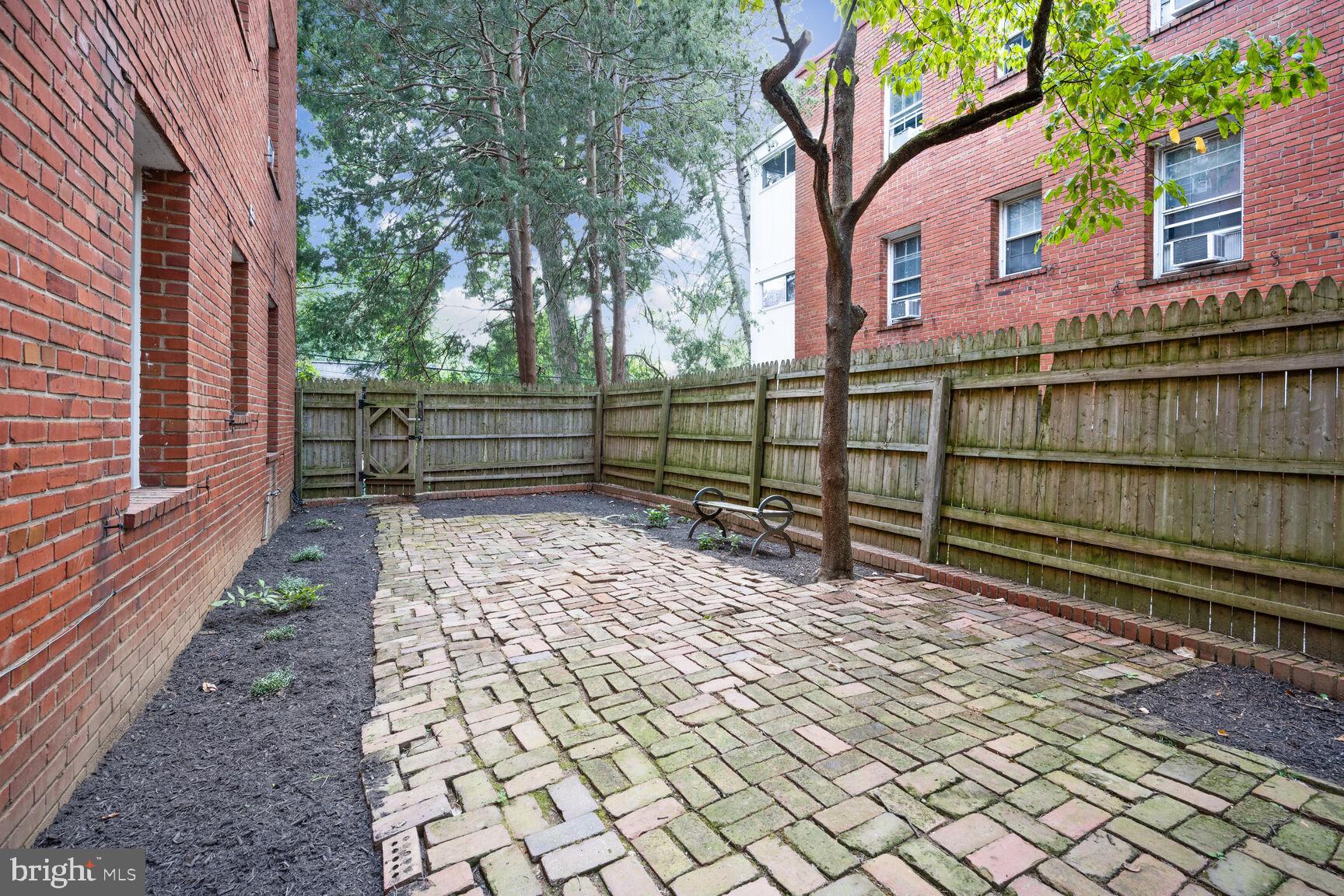 4024 CALVERT STREET NW