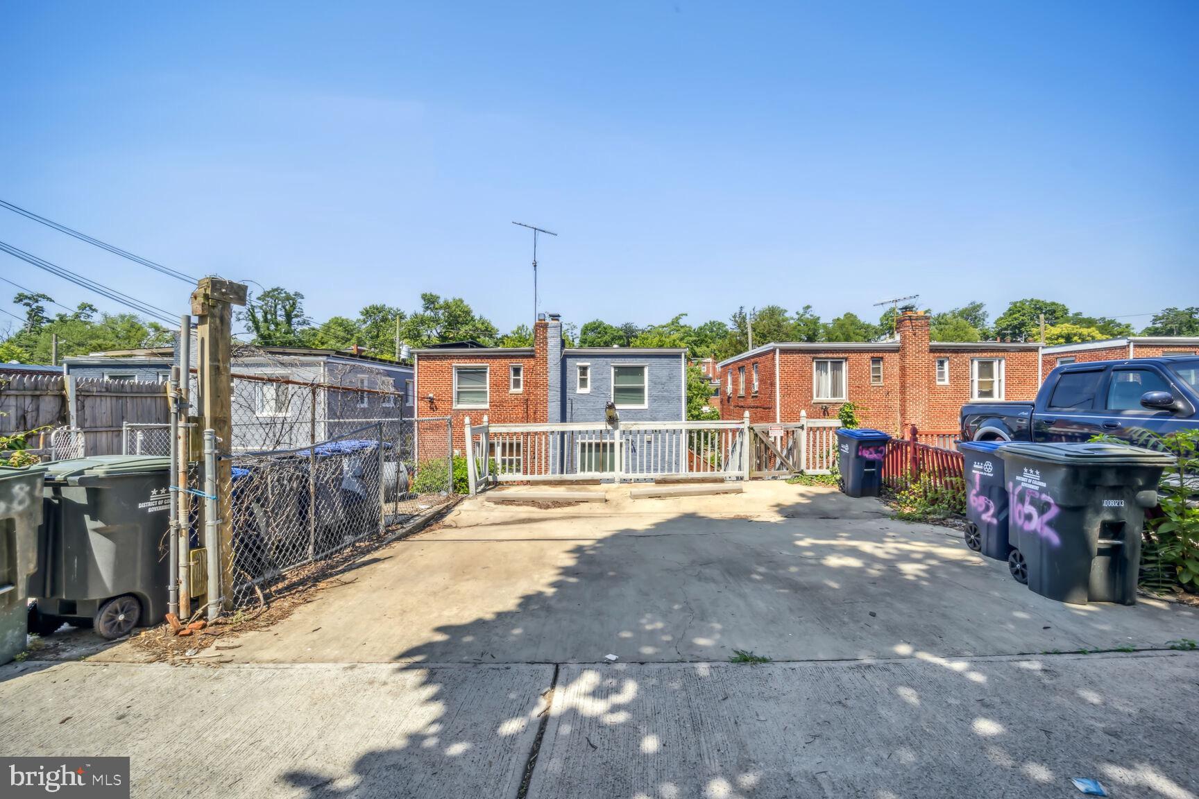 1652 FORT DUPONT STREET SE