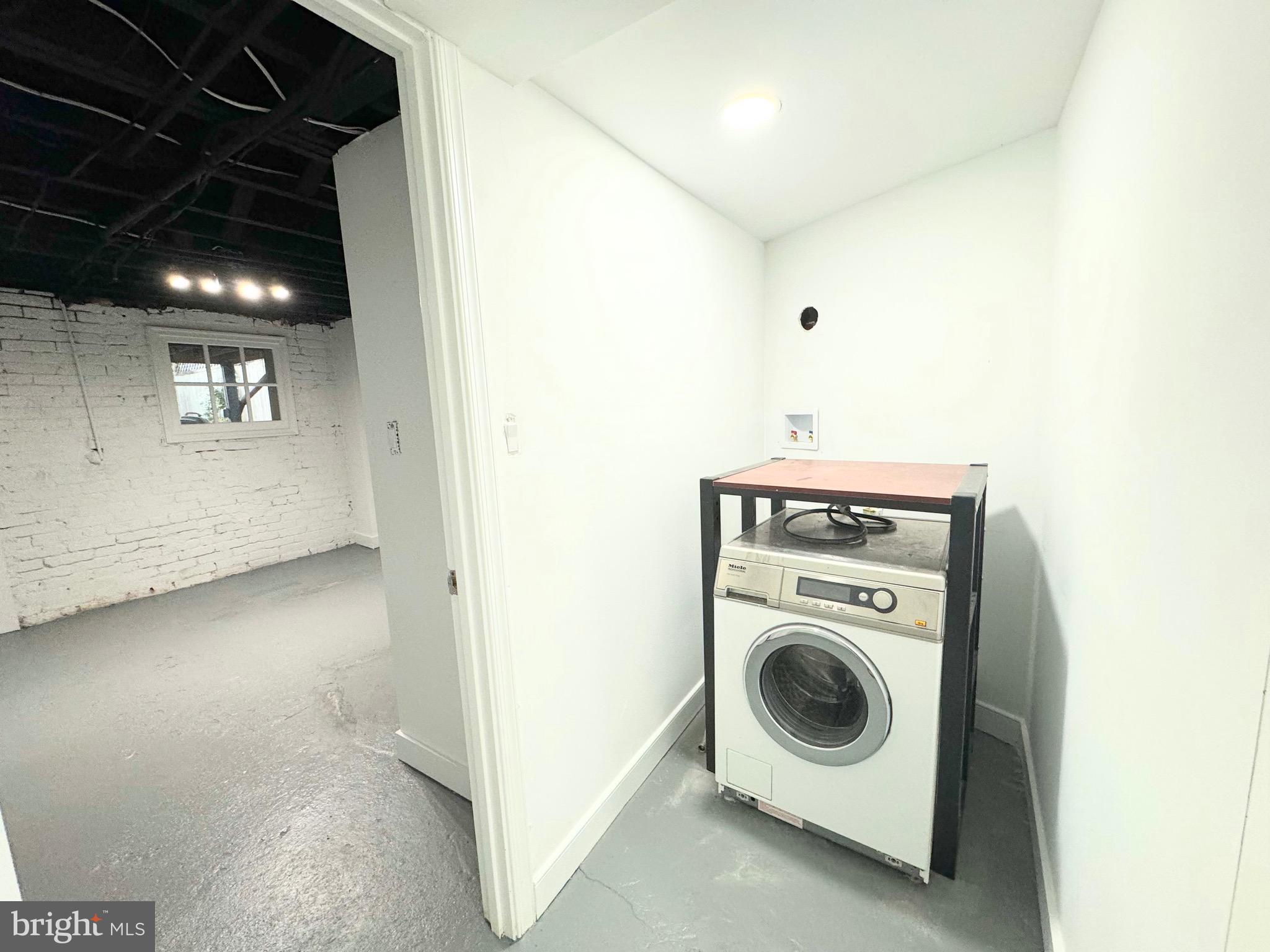 1211 KENYON STREET NW