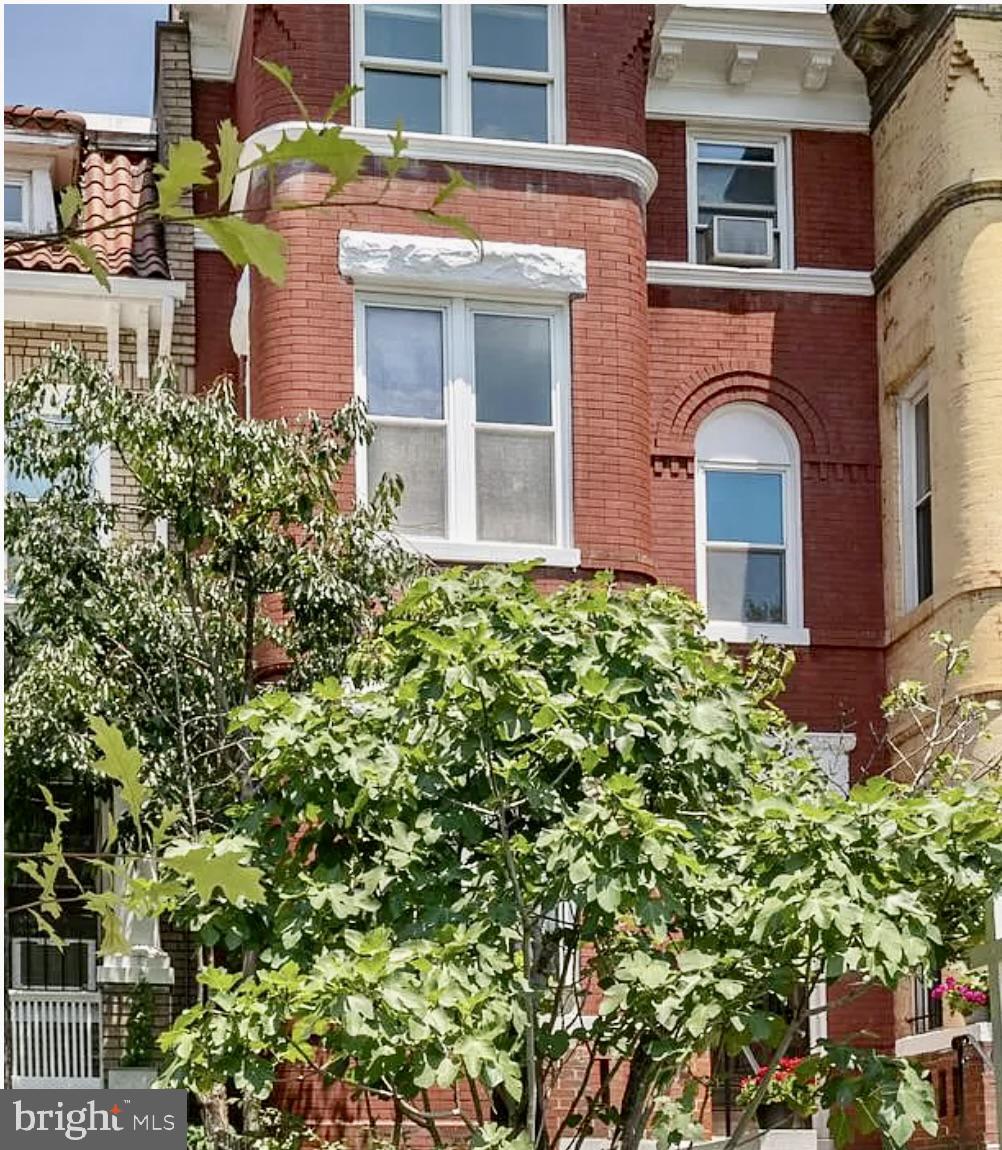 1211 KENYON STREET NW