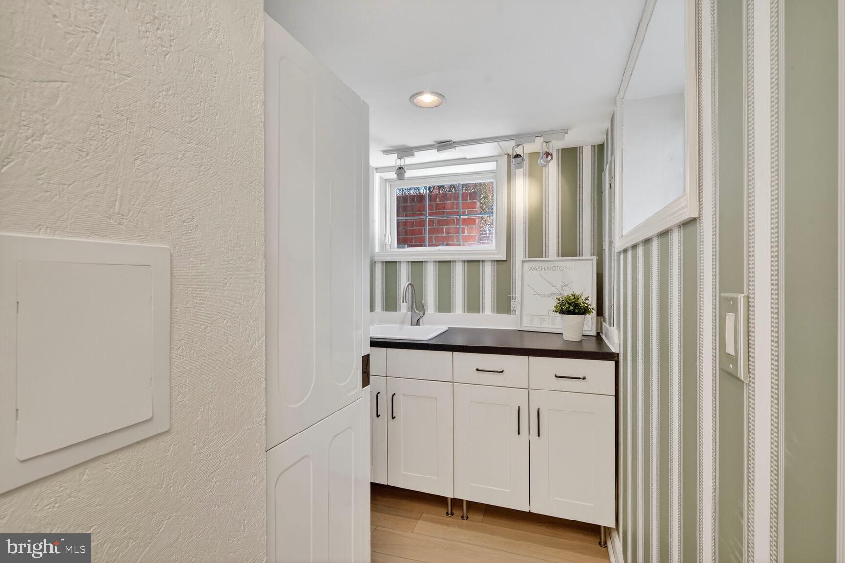 3262 ABERFOYLE PLACE NW