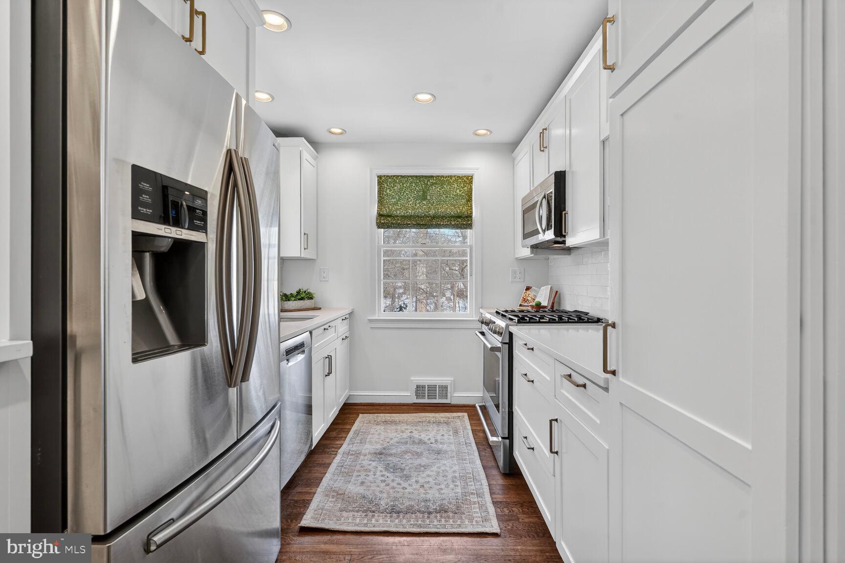 3262 ABERFOYLE PLACE NW