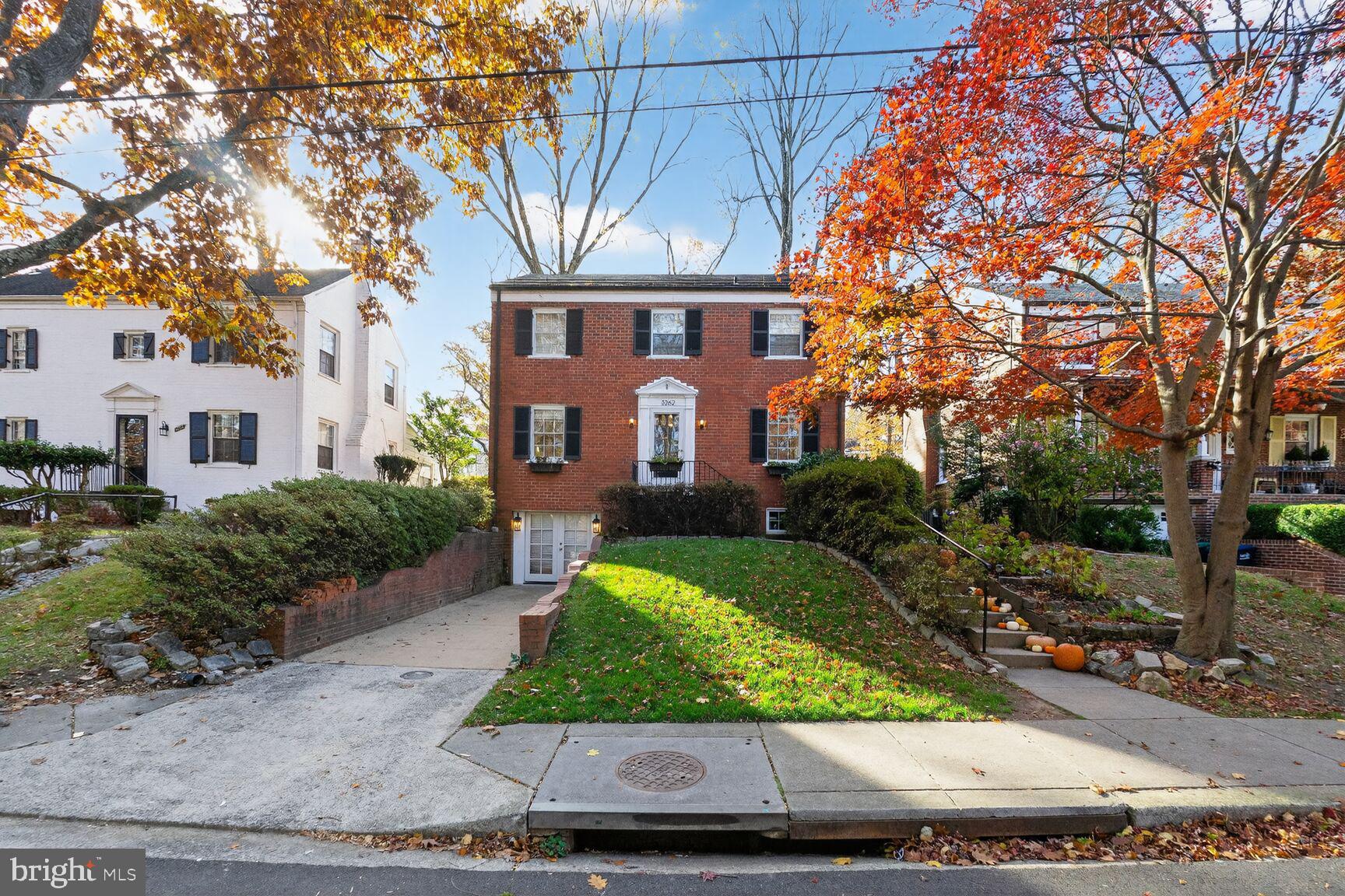 3262 ABERFOYLE PLACE NW