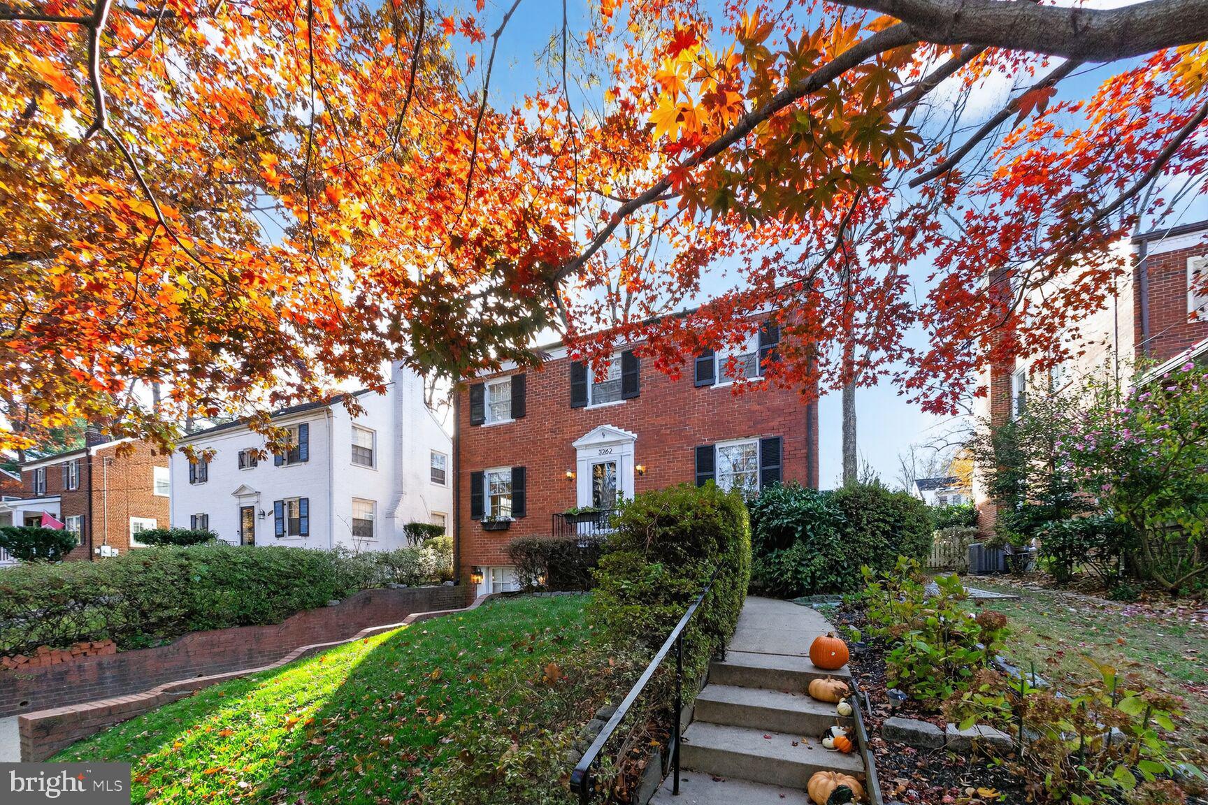 3262 ABERFOYLE PLACE NW