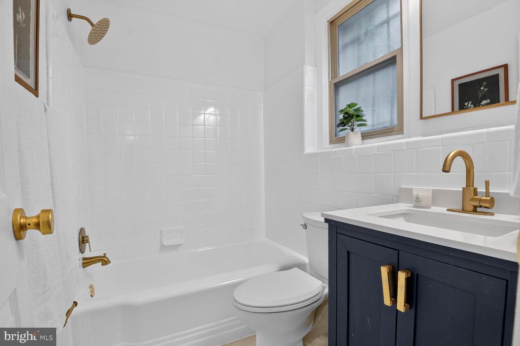 1363 K STREET SE Unit: 102