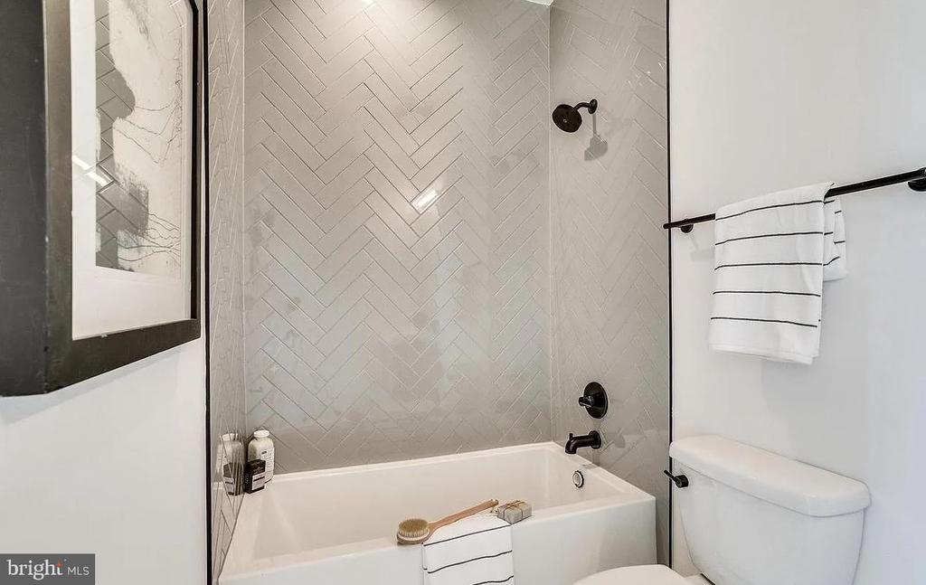 3810 13TH STREET NW Unit: 2