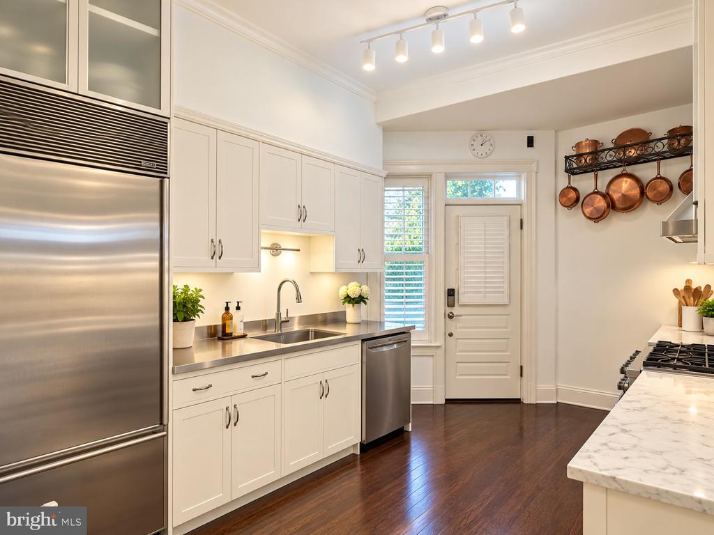 2500 MASSACHUSETTS AVENUE NW Unit: 2