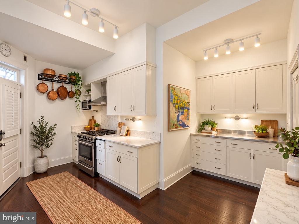 2500 MASSACHUSETTS AVENUE NW Unit: 2