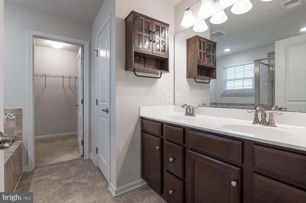 1113 LONG FARM CIRCLE
