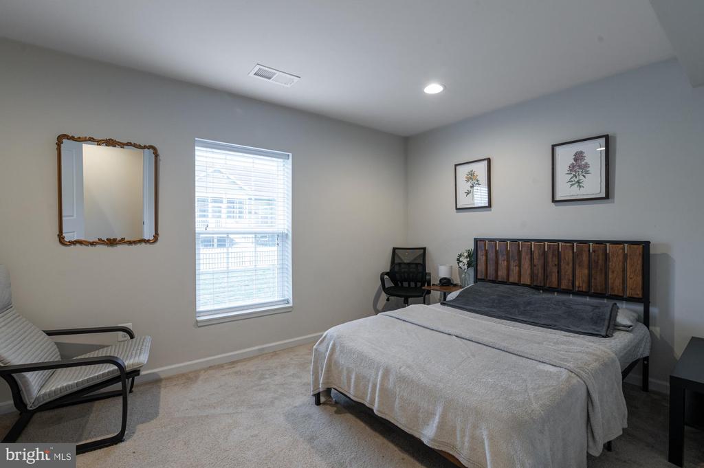 1113 LONG FARM CIRCLE
