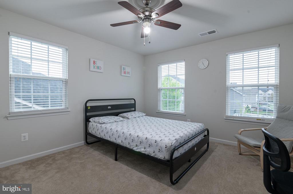 1113 LONG FARM CIRCLE