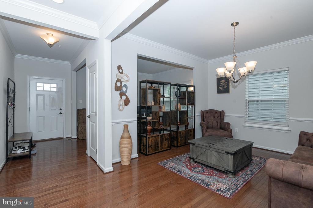 1113 LONG FARM CIRCLE