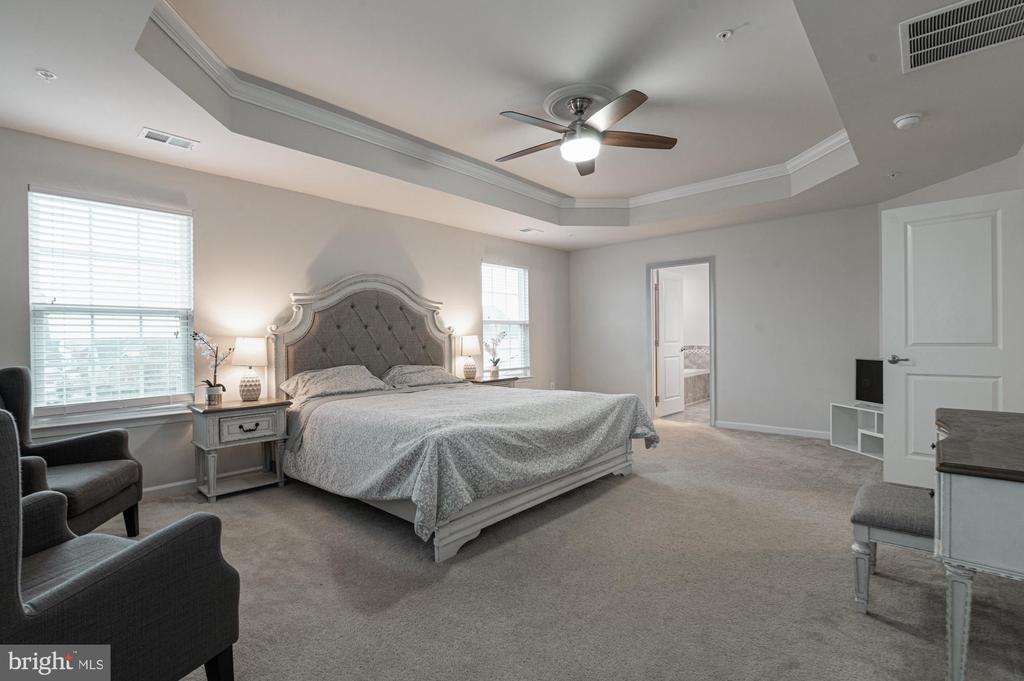 1113 LONG FARM CIRCLE