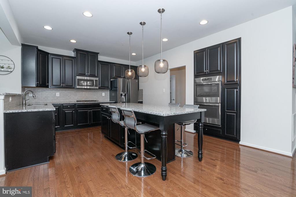 1113 LONG FARM CIRCLE