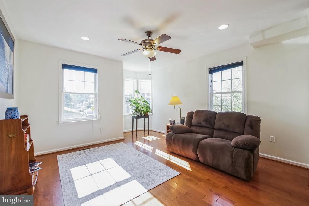 301 N MAPLE AVENUE