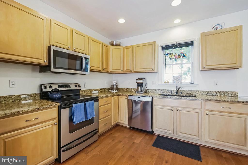 301 N MAPLE AVENUE