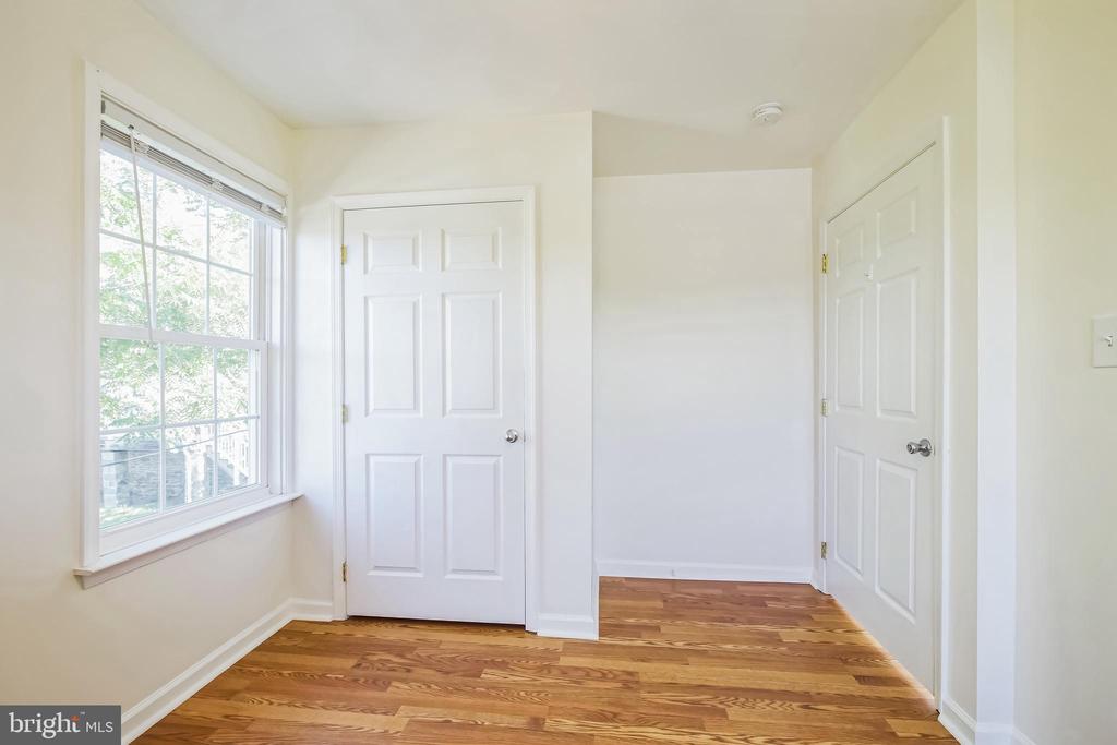 301 N MAPLE AVENUE