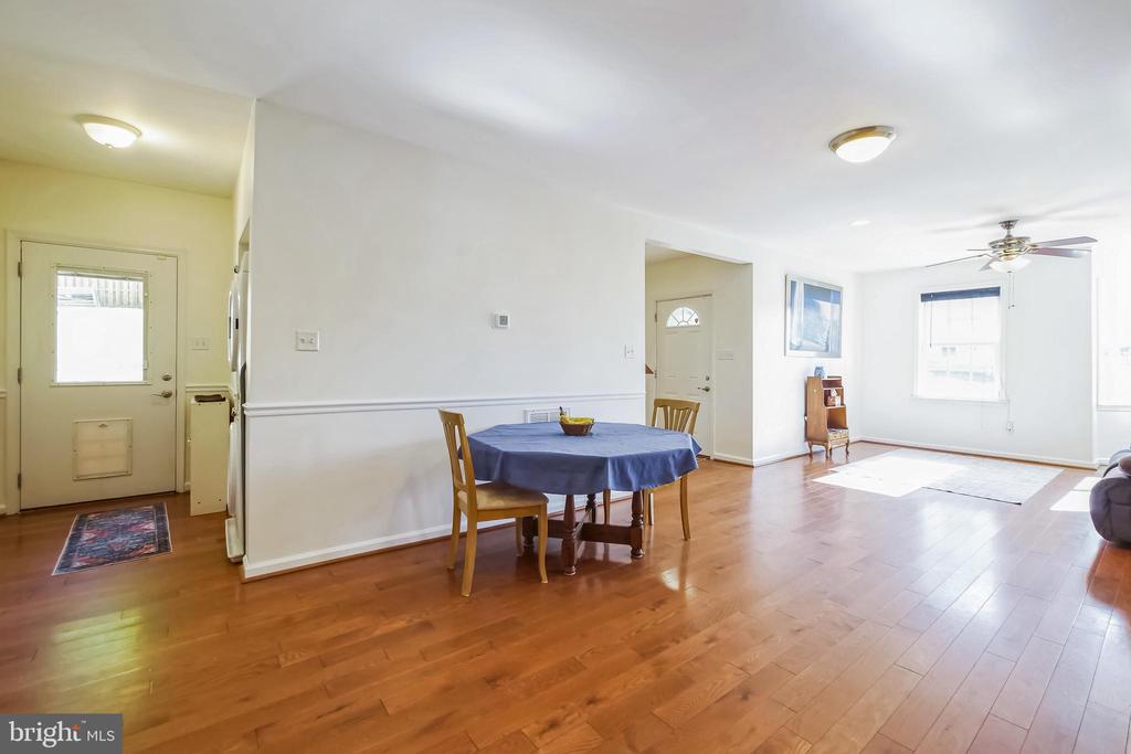 301 N MAPLE AVENUE