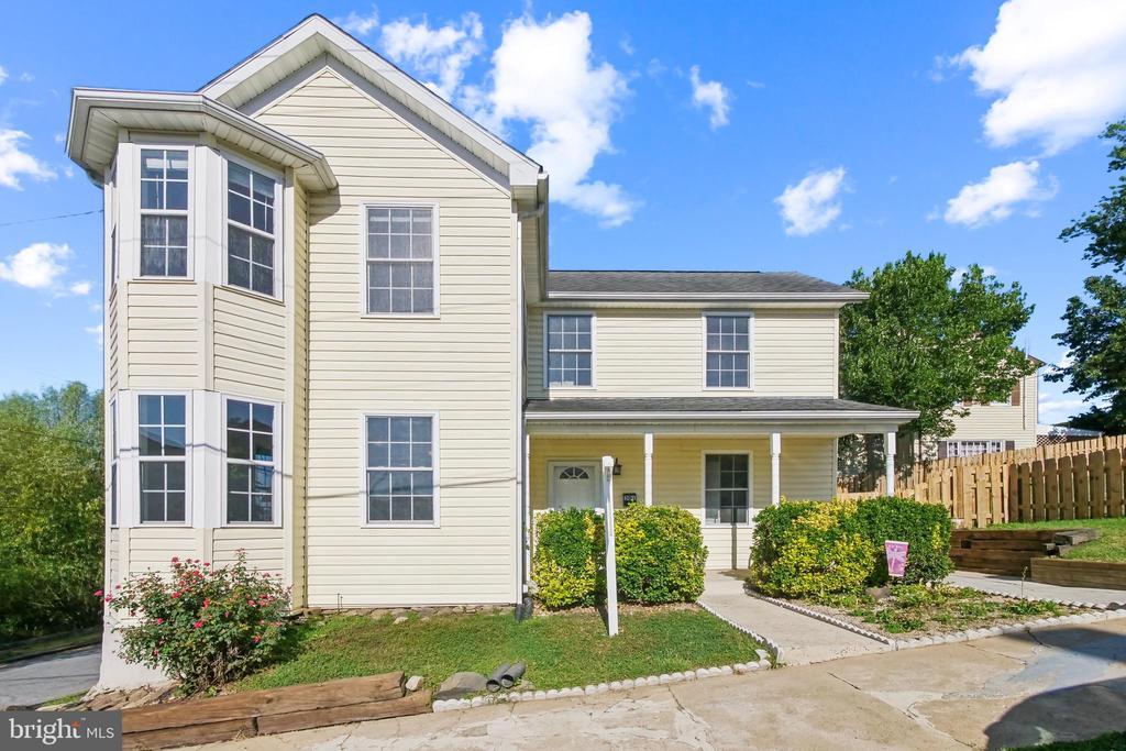 301 N MAPLE AVENUE