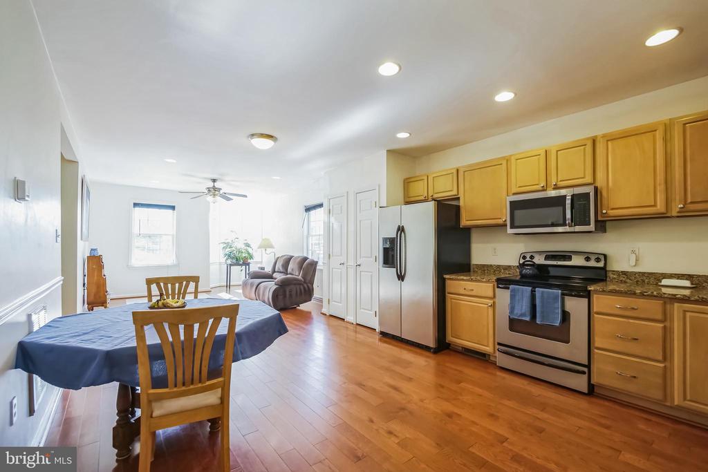 301 N MAPLE AVENUE